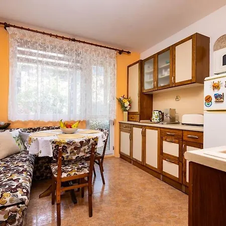Excellent Center Location 'bear's Den' Apartment Plovdiv
