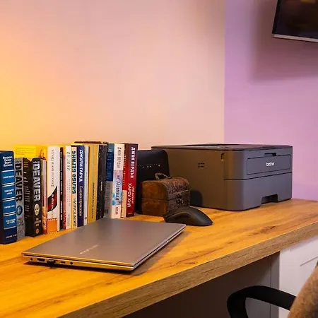 Excellent Center Location 'bear's Den' Apartment